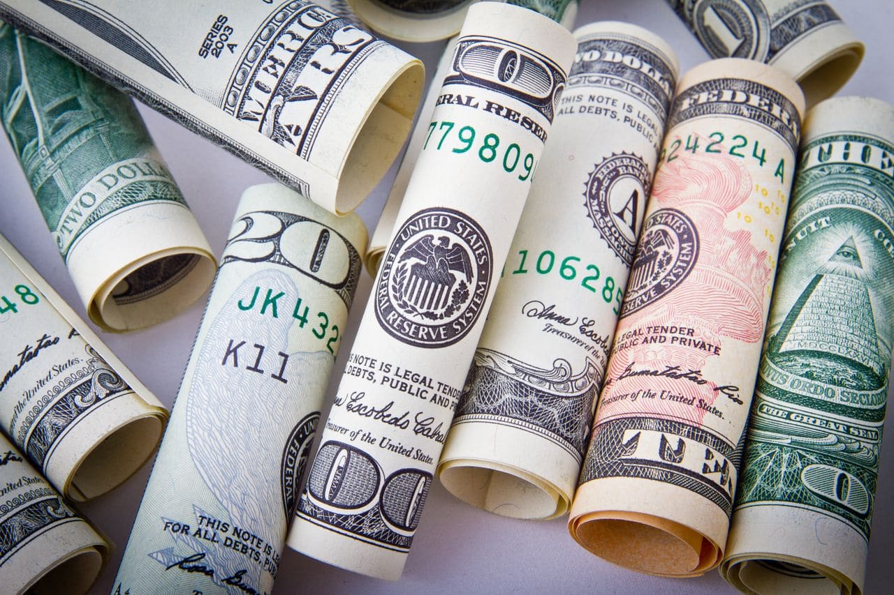 البنك المركزي يثبت أسعار الفائدة ويتوقع تراجع التضخم إلى 4% نهاية العام